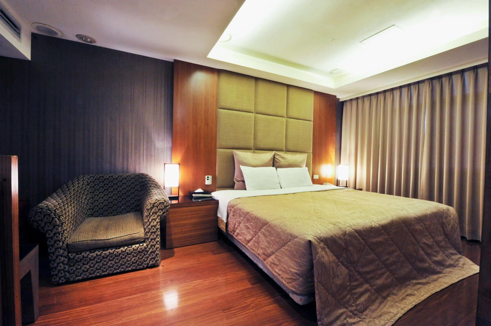 Carnival Motel Tchaj-pej Exteriér fotografie